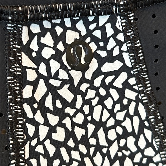 LULULEMON "TIDAL FLOW PADDLE" SWIMWEAR TOP SIZE 2 REVERSIBLE - Picture 6 of 8